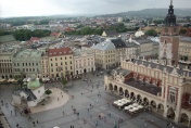 Widok z wyższej wieży (zwanej Hejnalicą) Bazyliki Mariackiej w Krakowie